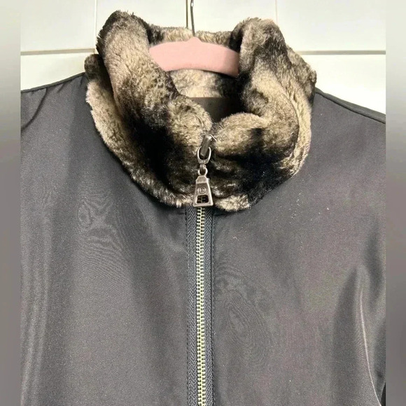 Danier insulated vest, faux-fur collar, S, black, layering piece, Shell - Picture 3 of 6